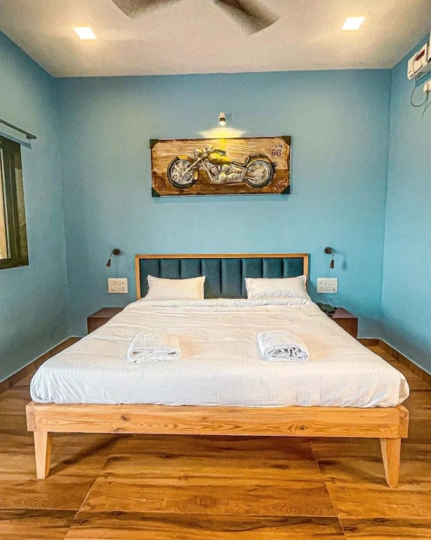 Шривардхан: Beach Village Resort