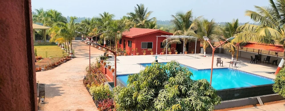 Шривардхан: Beach Village Resort