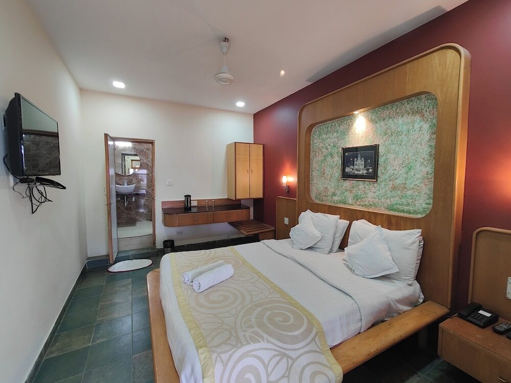 Гора Абу: Hotel maharaja international