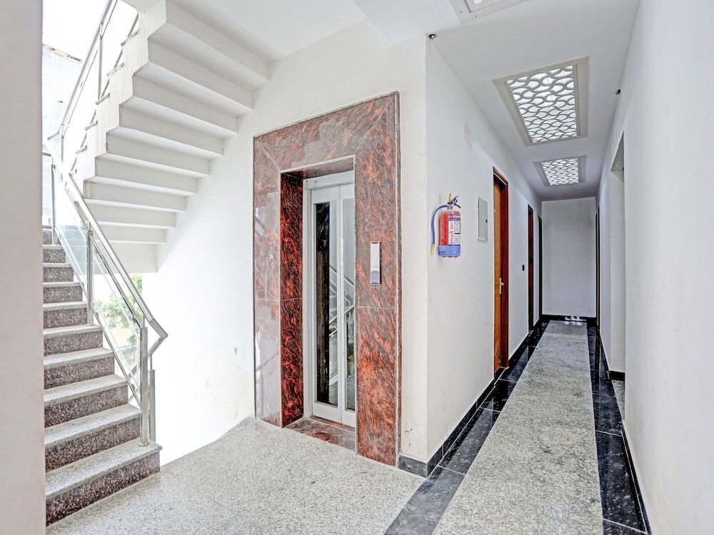 Нойда: Hotel Noida Grand