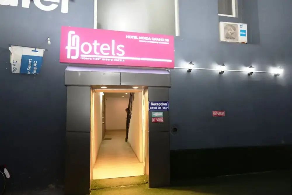 Нойда: Hotel Noida Grand