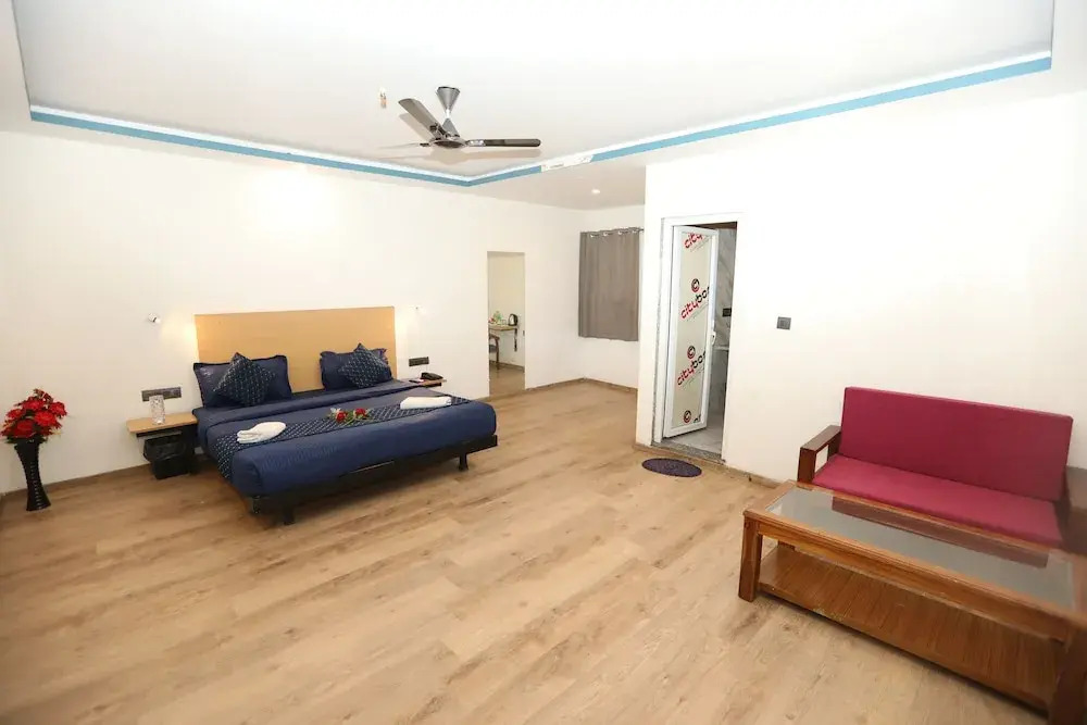 Нойда: Hotel Noida Grand