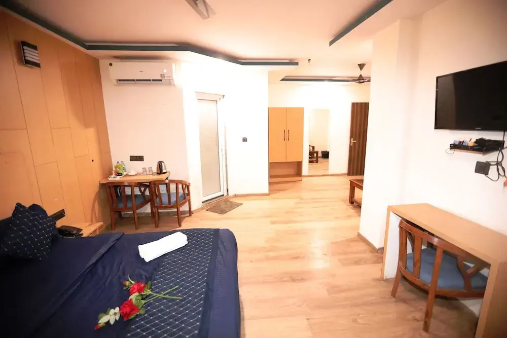 Нойда: Hotel Noida Grand