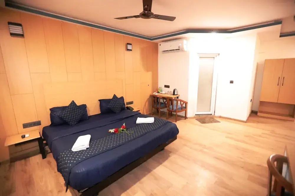Нойда: Hotel Noida Grand