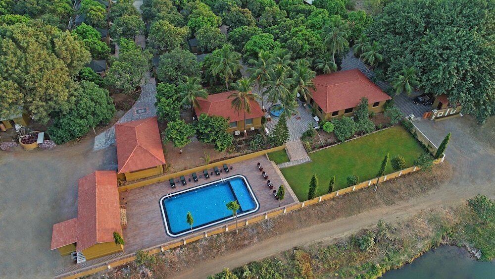 Сазан: Gir Lion Safari Camp
