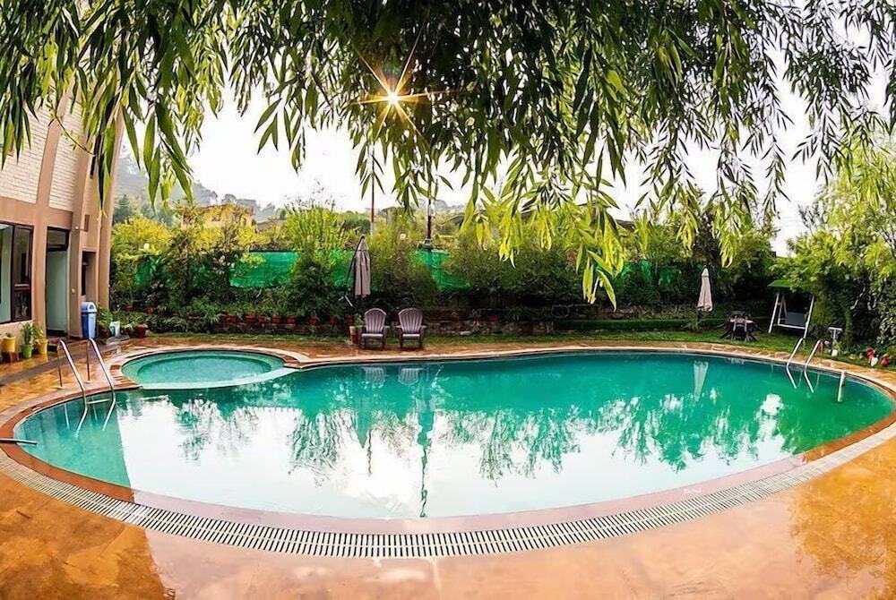 Раникхет: Pool Retreat