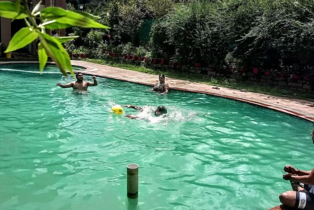 Раникхет: Pool Retreat