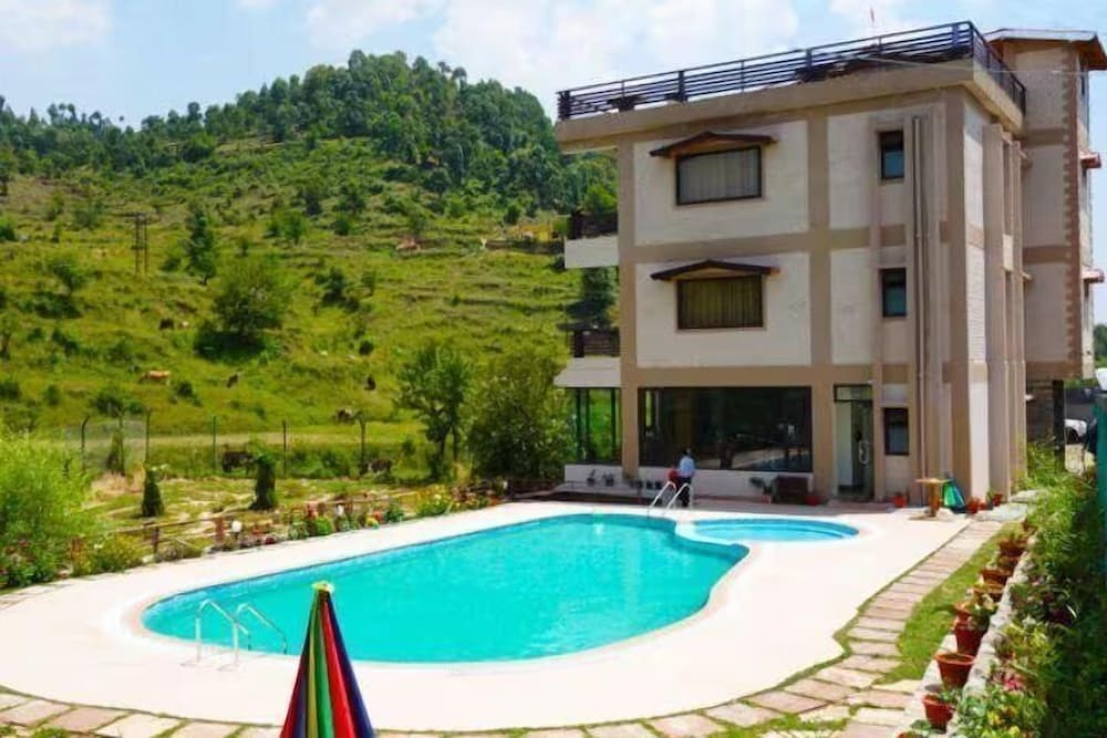 Раникхет: Pool Retreat