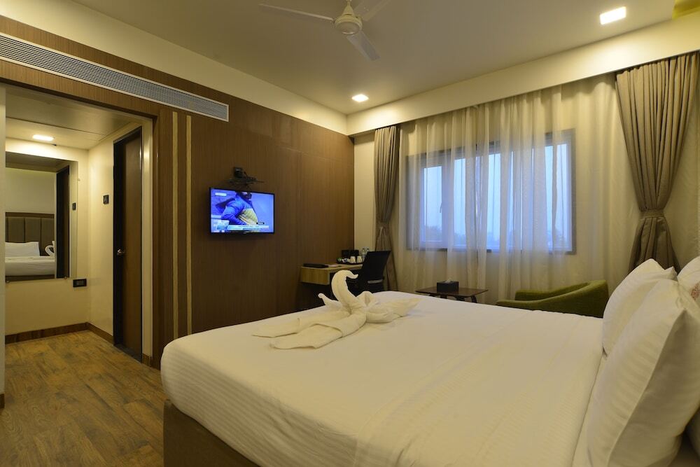 Дхуле: Hotel Jhankar Palace