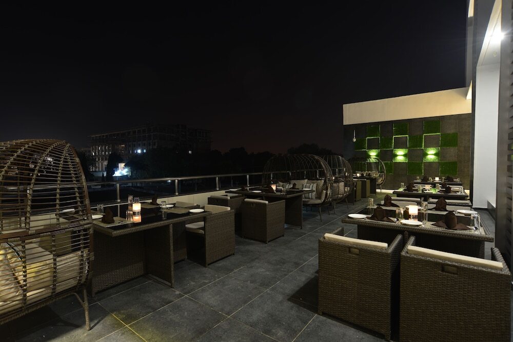 Дхуле: Hotel Jhankar Palace