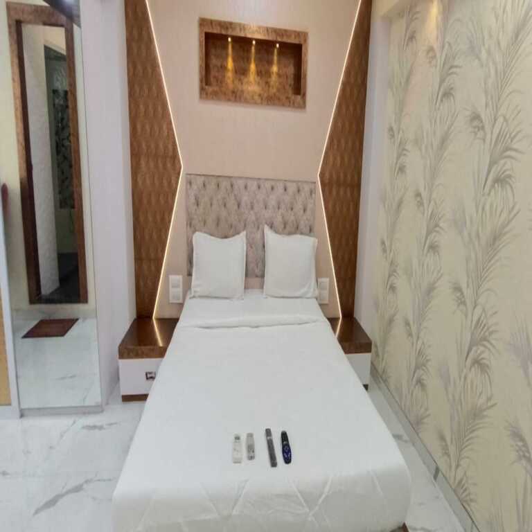 Тхане: The Diplomat Villa