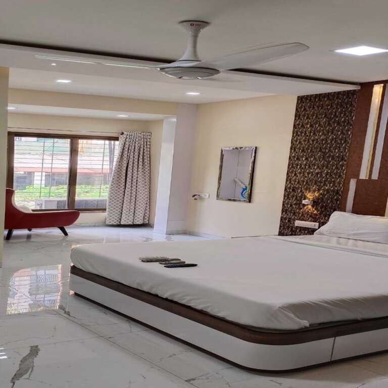 Тхане: The Diplomat Villa