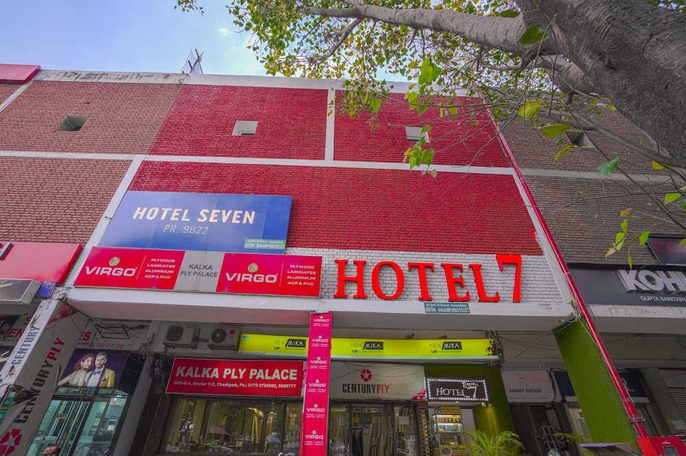 Чандигарх: Hotel Seven