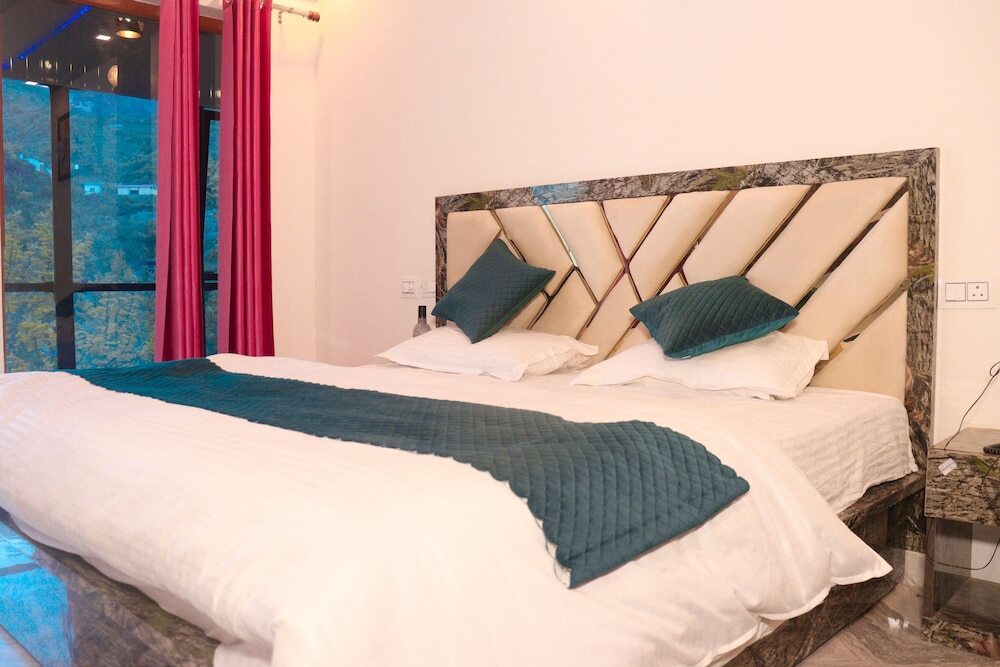 Массури: Triple One Hotel Wonder Hill Mussoorie