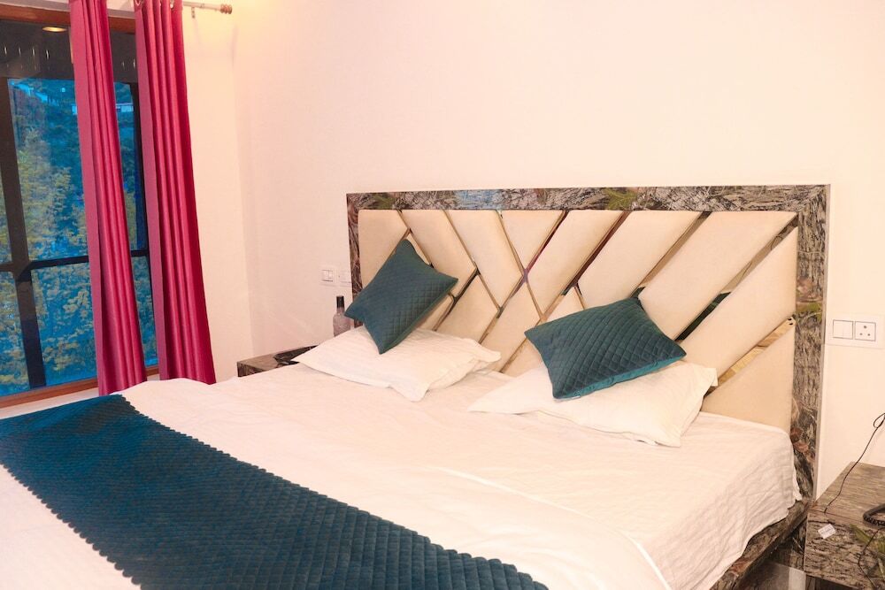 Массури: Triple One Hotel Wonder Hill Mussoorie