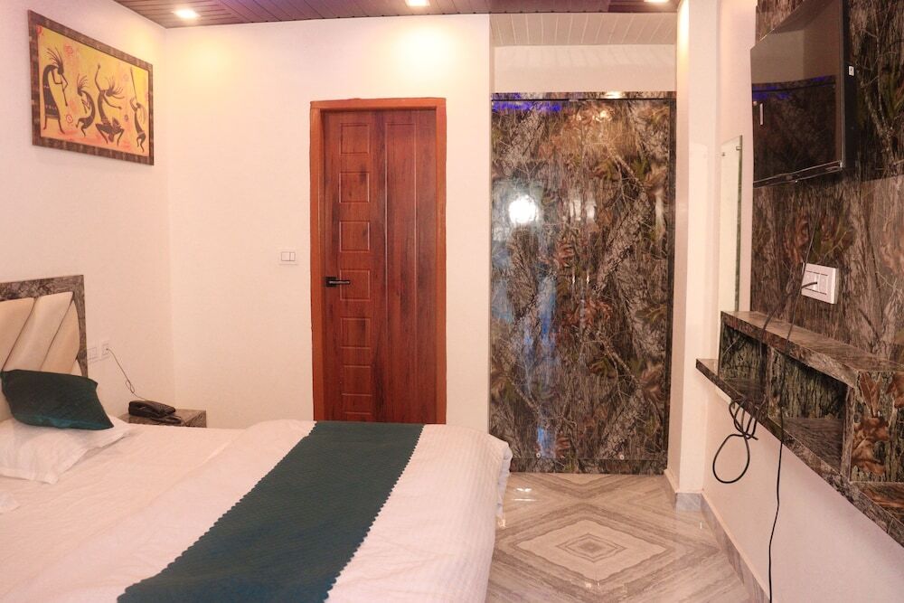 Массури: Triple One Hotel Wonder Hill Mussoorie
