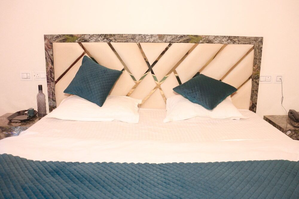 Массури: Triple One Hotel Wonder Hill Mussoorie