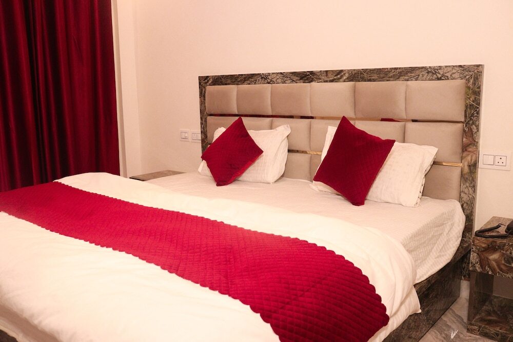 Массури: Triple One Hotel Wonder Hill Mussoorie