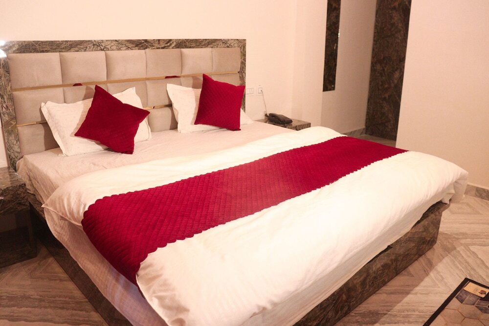 Массури: Triple One Hotel Wonder Hill Mussoorie