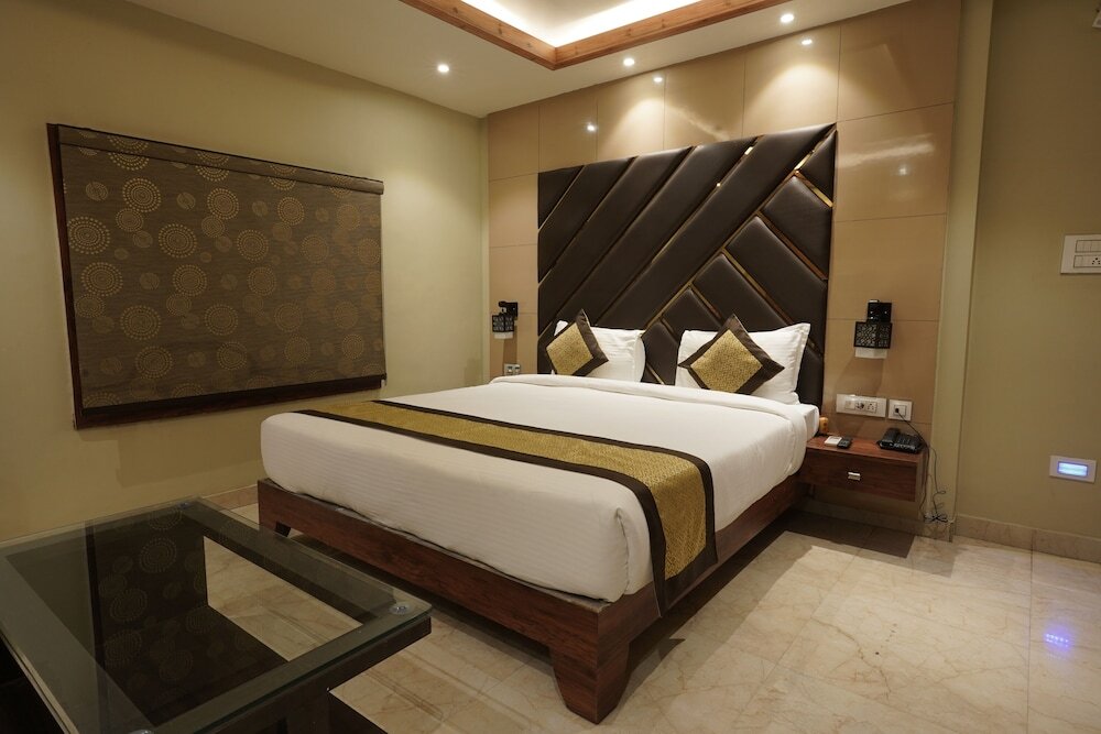 Данапур: The Golden Crown Hotel Banquet & Cafe