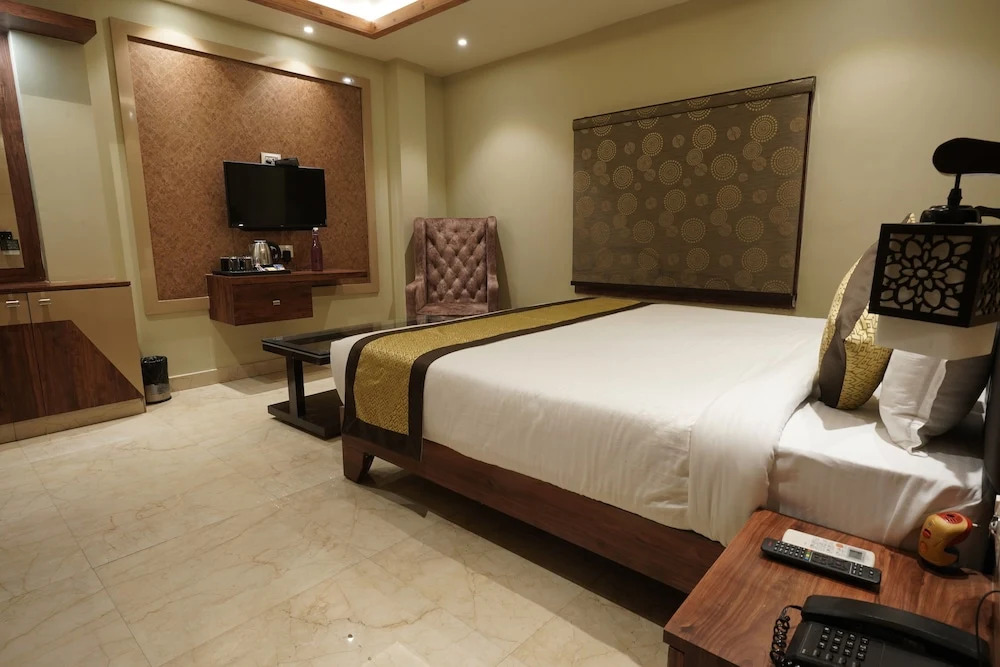 Данапур: The Golden Crown Hotel Banquet & Cafe