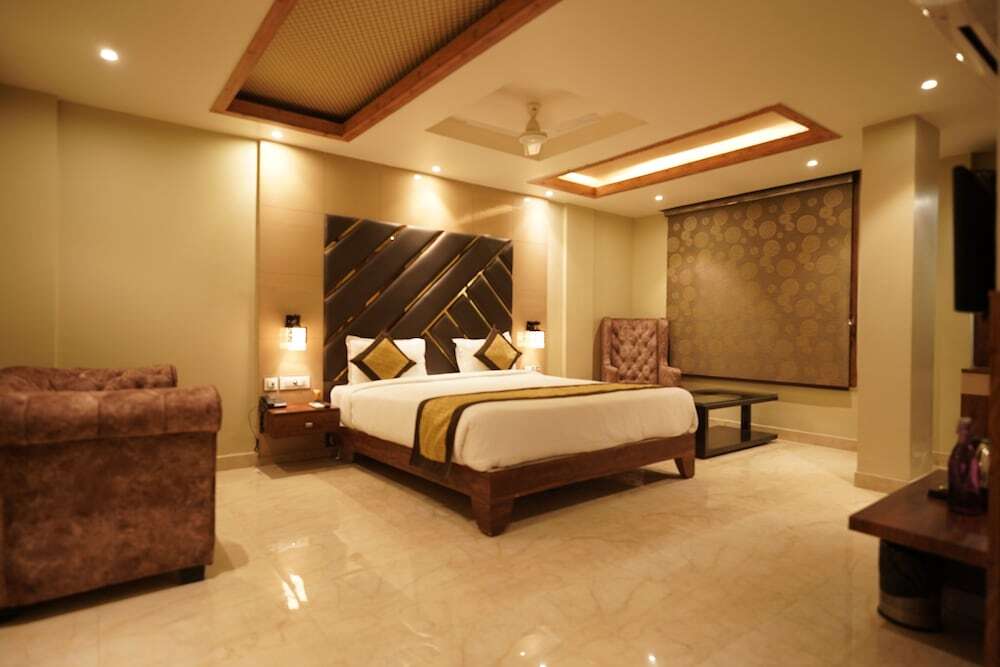 Данапур: The Golden Crown Hotel Banquet & Cafe