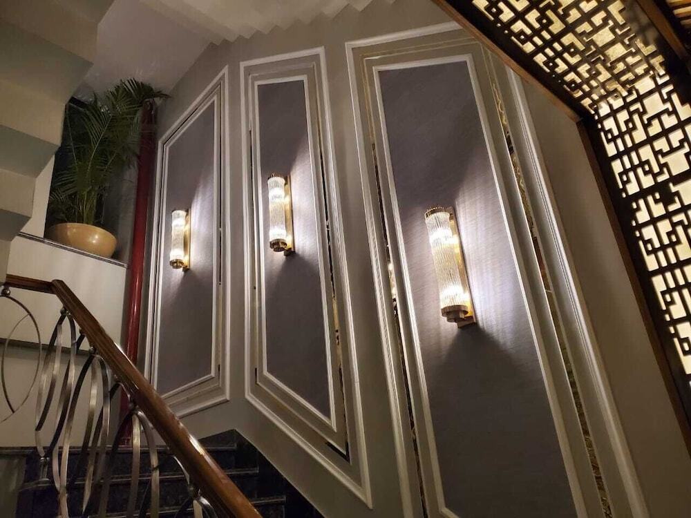 Батхинда: The Signate Royale