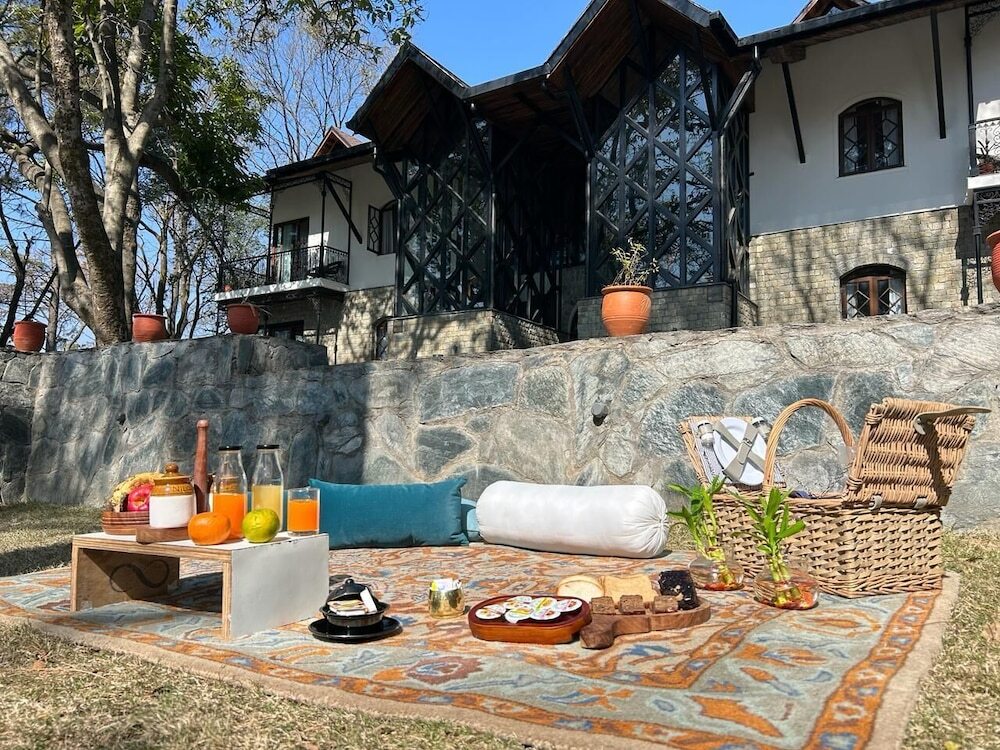 Кангра: Infinitea Dakbunglow Palampur