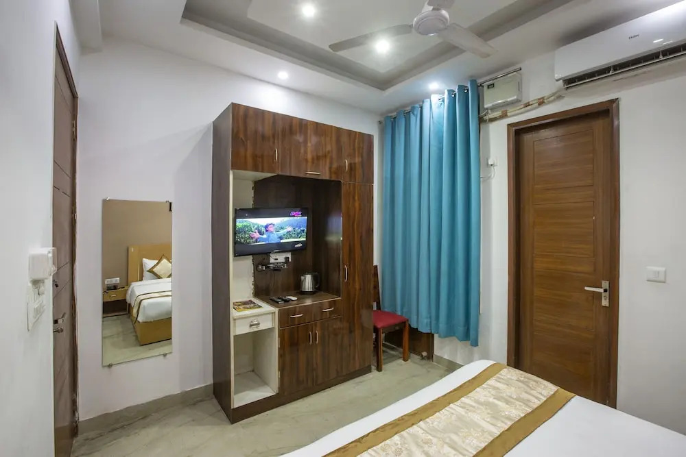 Нойда: Hotel Surya Palace