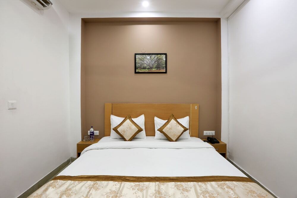 Нойда: Hotel Surya Palace