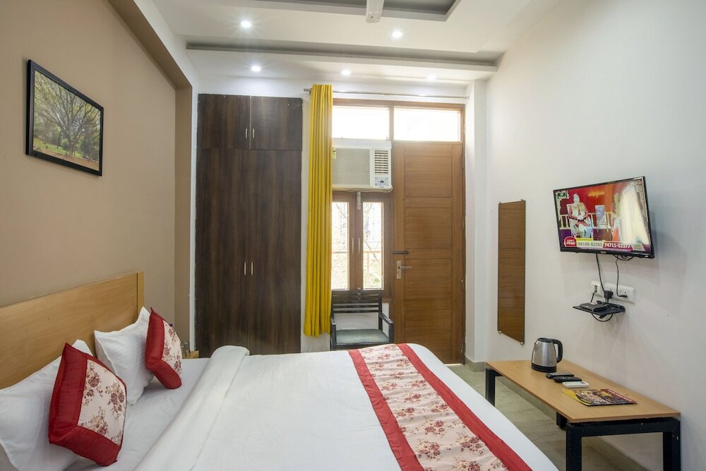 Нойда: Hotel Surya Palace