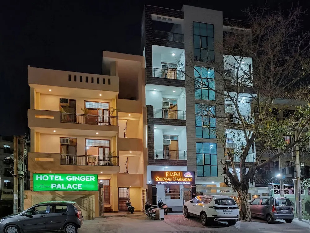 Нойда: Hotel Surya Palace