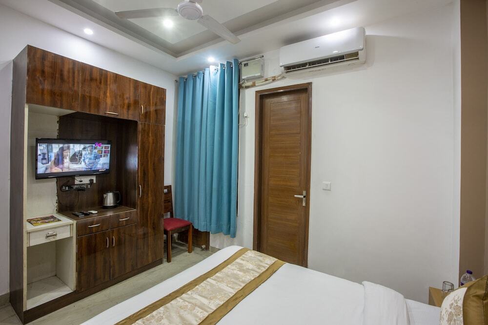 Нойда: Hotel Surya Palace