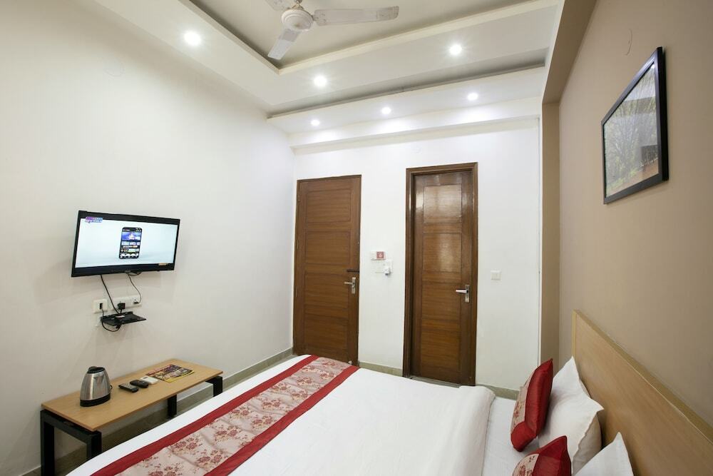 Нойда: Hotel Surya Palace