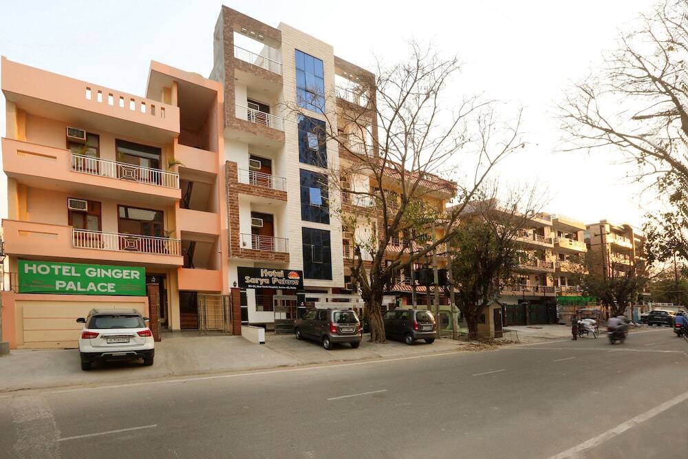 Нойда: Hotel Surya Palace
