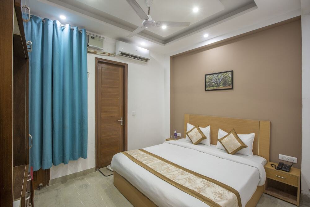 Нойда: Hotel Surya Palace