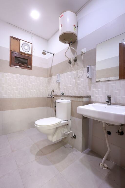 Нойда: Hotel Surya Palace