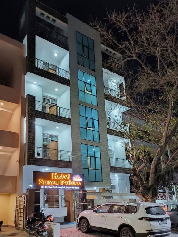 Нойда: Hotel Surya Palace