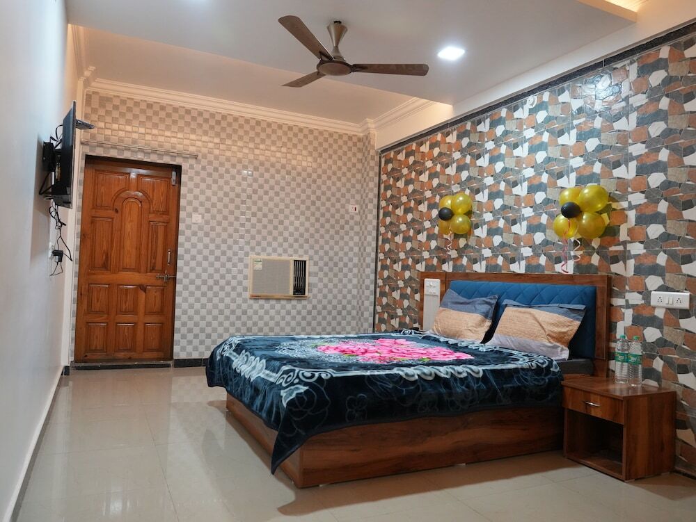 Гухагар: Hotel Nakshtra, Shrungartali