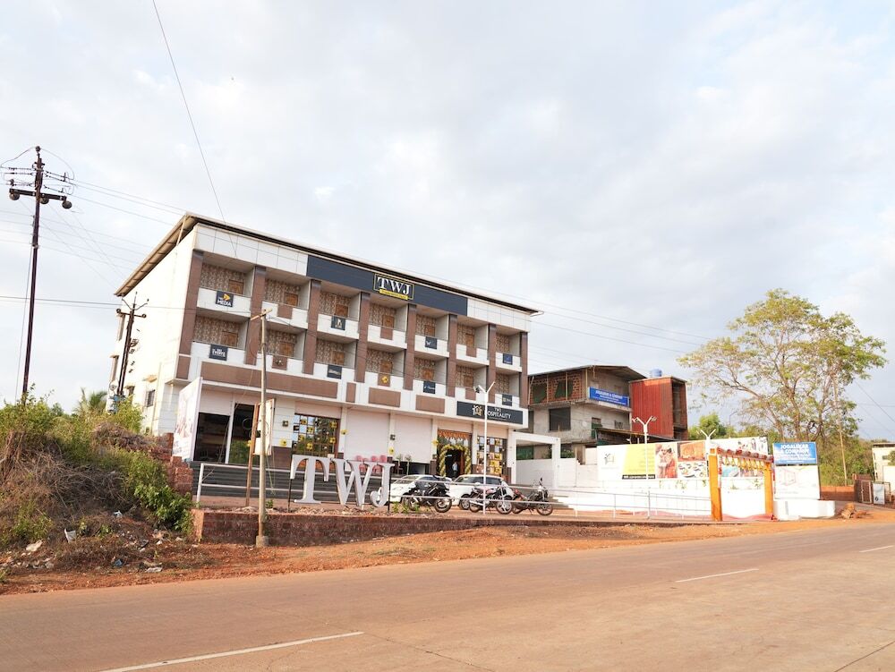 Гухагар: Hotel Nakshtra, Shrungartali