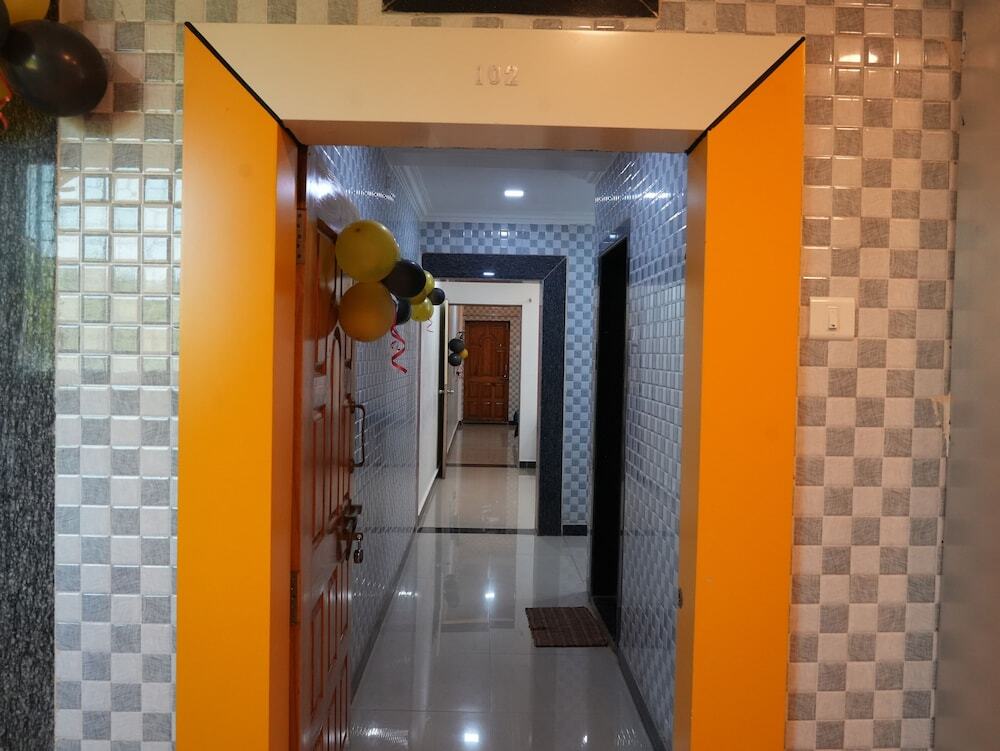 Гухагар: Hotel Nakshtra, Shrungartali