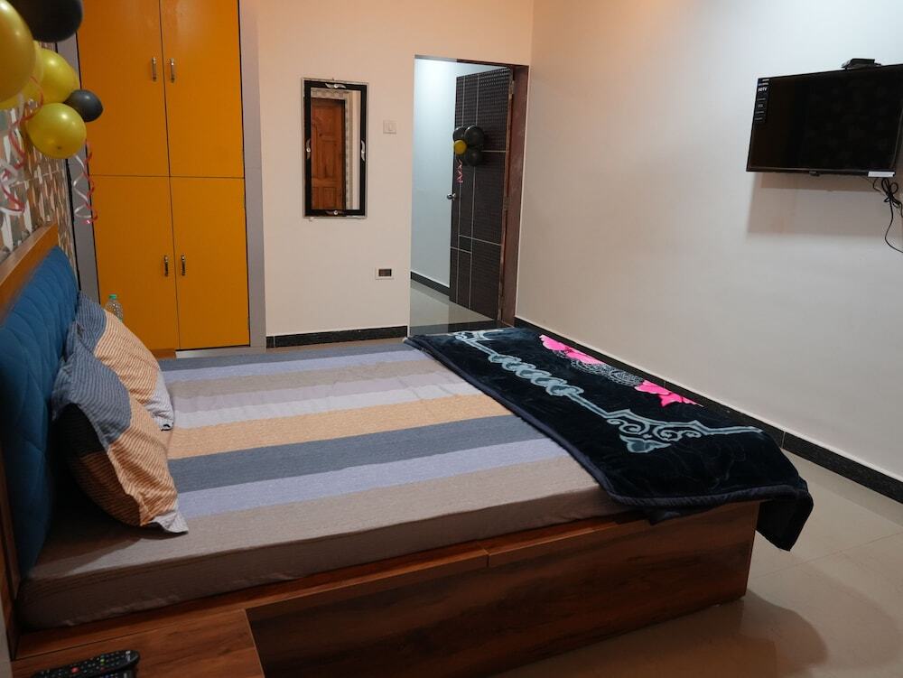 Гухагар: Hotel Nakshtra, Shrungartali