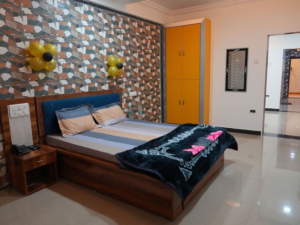 Гухагар: Hotel Nakshtra, Shrungartali