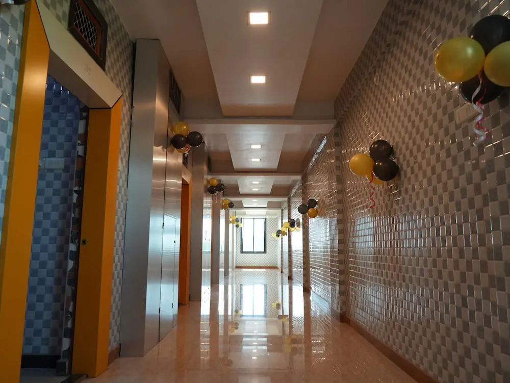 Гухагар: Hotel Nakshtra, Shrungartali