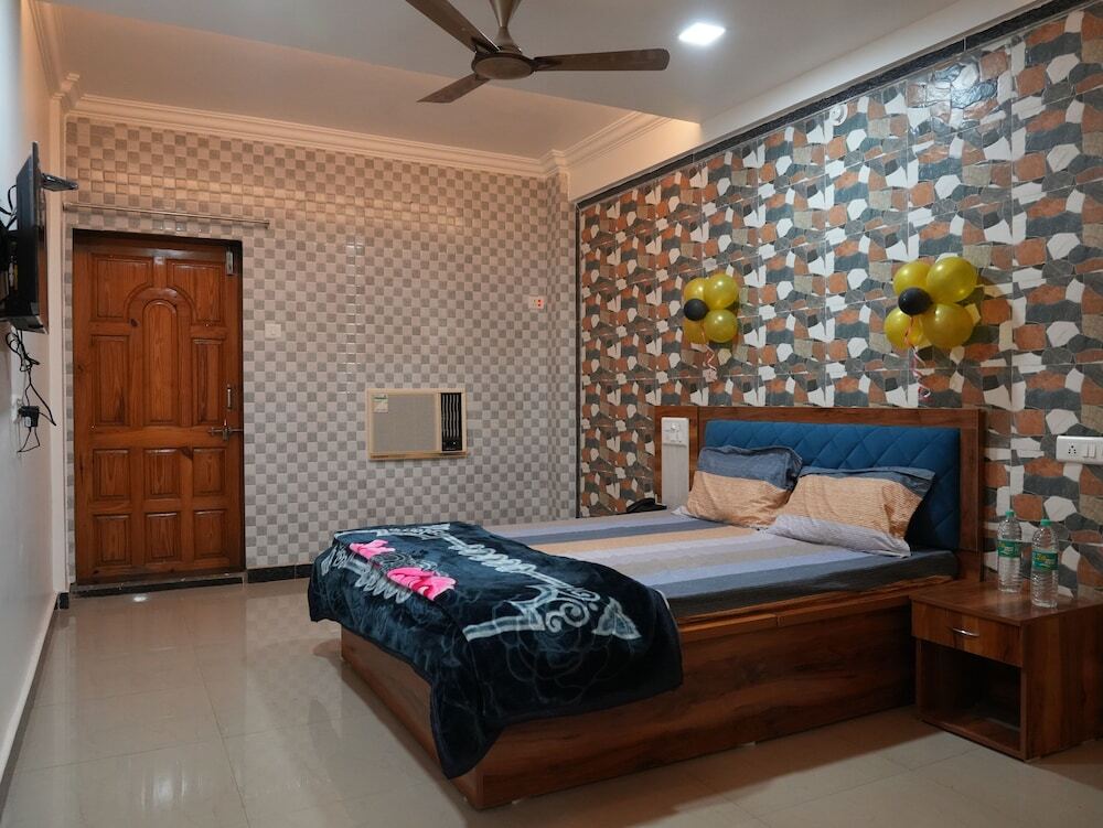 Гухагар: Hotel Nakshtra, Shrungartali