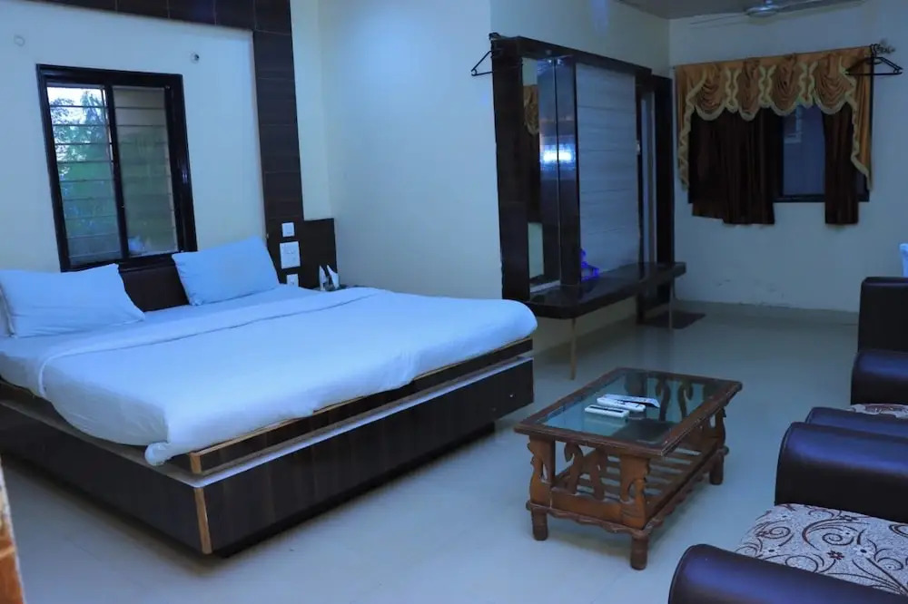 Латур: Mayura Lodge Residency