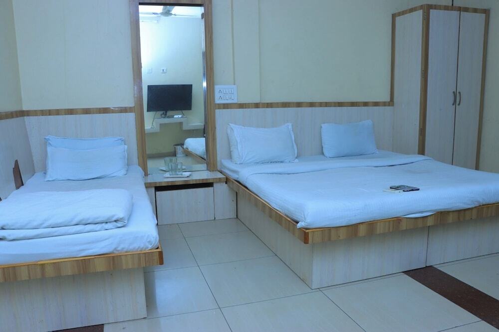 Латур: Mayura Lodge Residency