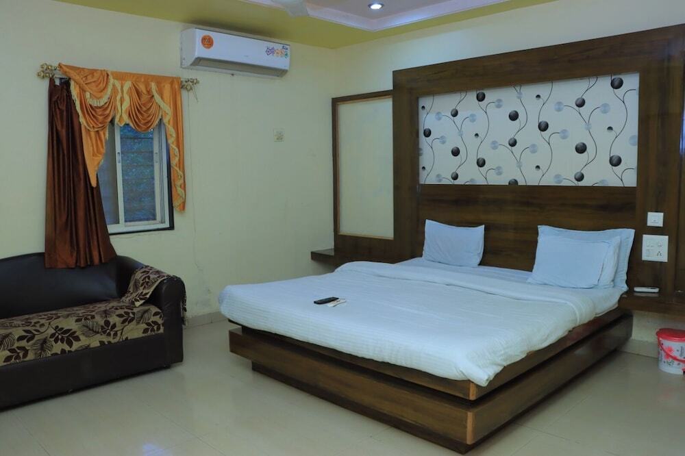 Латур: Mayura Lodge Residency