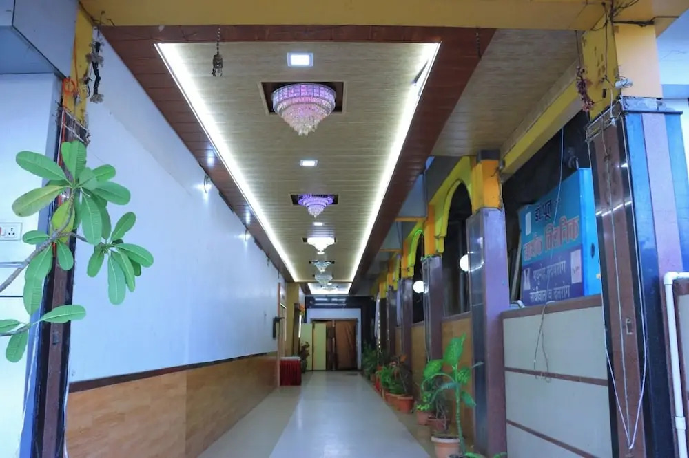 Латур: Mayura Lodge Residency