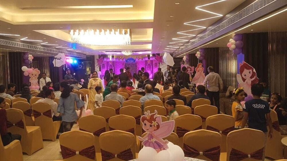 Патна: KS Square Hotel and Banquets